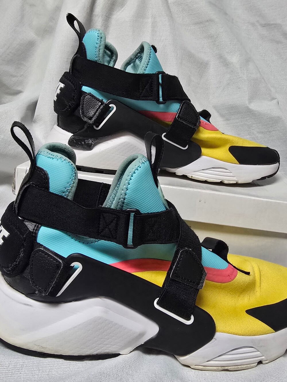 Nike Huarache City Size 7Y  (Women's Size 8.5/9) Yellow/ Blue/ Black